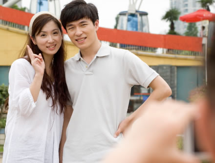 两性朋友无忌讳交往，往往是暧昧的开端